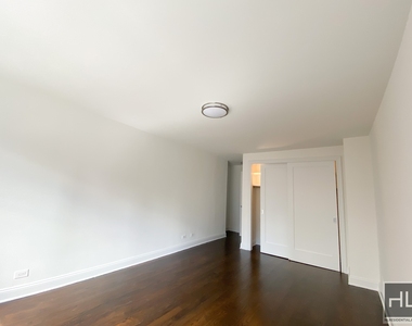 E 16 St - Photo Thumbnail 7