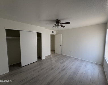 1207 E Jarvis Avenue - Photo Thumbnail 9