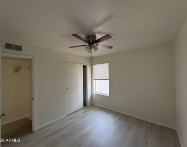 1207 E Jarvis Avenue - Photo Thumbnail 7