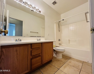 5620 W Ellis Drive - Photo Thumbnail 12