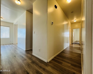 5620 W Ellis Drive - Photo Thumbnail 8