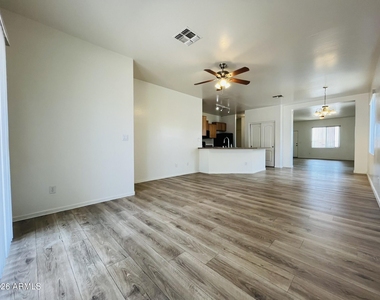 5620 W Ellis Drive - Photo Thumbnail 7