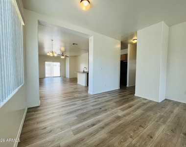 5620 W Ellis Drive - Photo Thumbnail 2