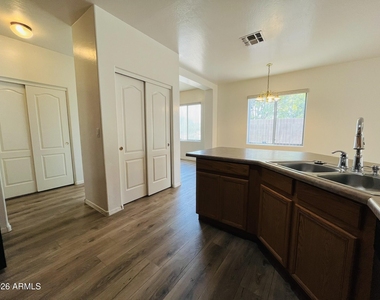 5620 W Ellis Drive - Photo Thumbnail 5
