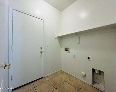5620 W Ellis Drive - Photo Thumbnail 17
