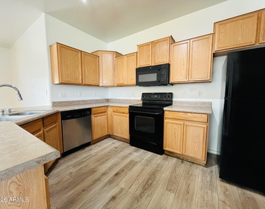 5620 W Ellis Drive - Photo Thumbnail 4