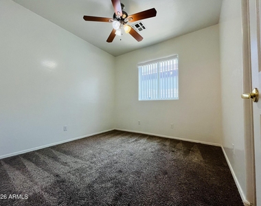 5620 W Ellis Drive - Photo Thumbnail 11
