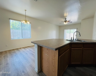 5620 W Ellis Drive - Photo Thumbnail 6