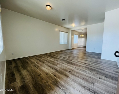 5620 W Ellis Drive - Photo Thumbnail 1