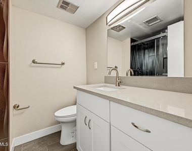 10123 N 96th Avenue - Photo Thumbnail 14