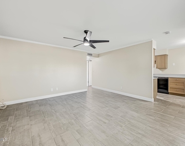 10123 N 96th Avenue - Photo Thumbnail 2