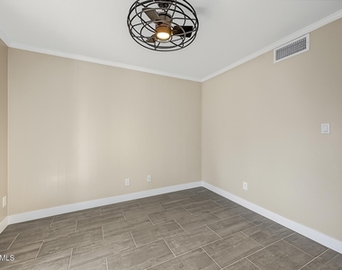10123 N 96th Avenue - Photo Thumbnail 21