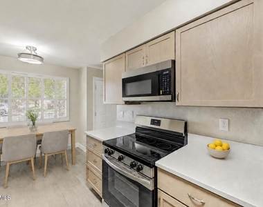 10123 N 96th Avenue - Photo Thumbnail 8