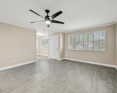 10123 N 96th Avenue - Photo Thumbnail 4