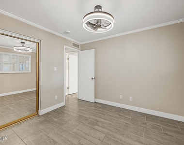10123 N 96th Avenue - Photo Thumbnail 18