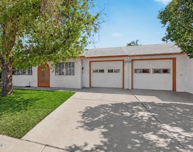 10123 N 96th Avenue - Photo Thumbnail 5