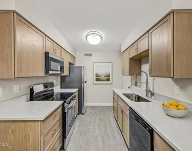 10123 N 96th Avenue - Photo Thumbnail 7