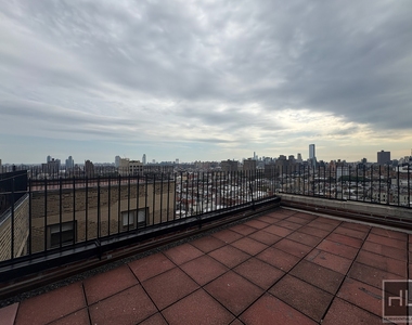 Second Avenue - Photo Thumbnail 1