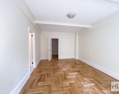 West 79 Street - Photo Thumbnail 2