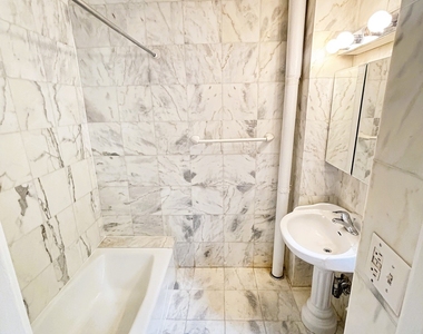 West 79 Street - Photo Thumbnail 4