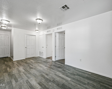 3065 N 67th Avenue - Photo Thumbnail 6