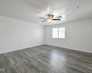 3065 N 67th Avenue - Photo Thumbnail 4