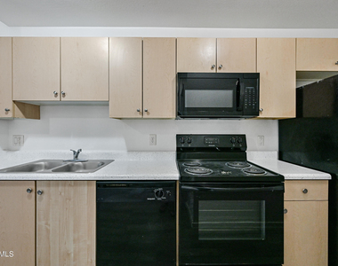 3065 N 67th Avenue - Photo Thumbnail 8