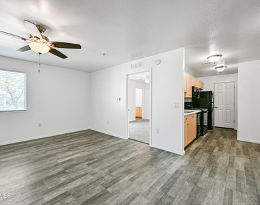 3065 N 67th Avenue - Photo Thumbnail 2