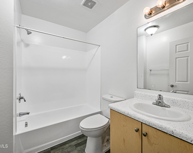 3065 N 67th Avenue - Photo Thumbnail 13