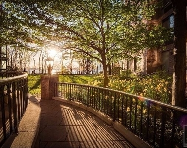Battery Place - Photo Thumbnail 5