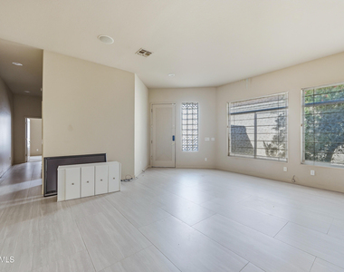 2219 E Valencia Drive - Photo Thumbnail 3
