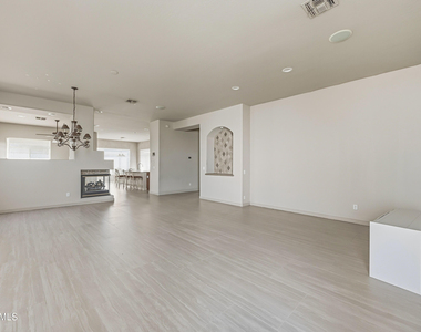 2219 E Valencia Drive - Photo Thumbnail 2