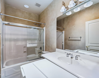 2219 E Valencia Drive - Photo Thumbnail 22