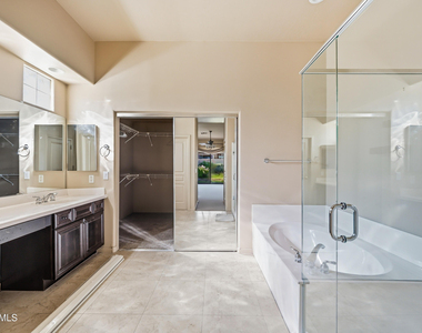2219 E Valencia Drive - Photo Thumbnail 16