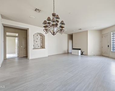 2219 E Valencia Drive - Photo Thumbnail 5