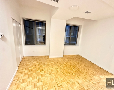 Wall Street - Photo Thumbnail 2