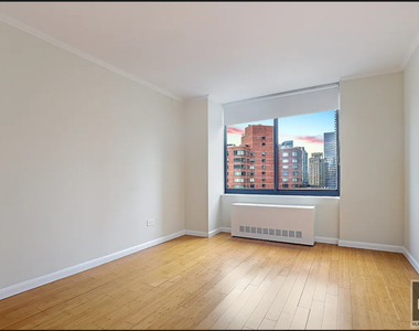 West 48th Street - Photo Thumbnail 3