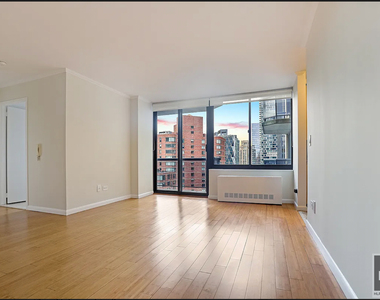 West 48th Street - Photo Thumbnail 1