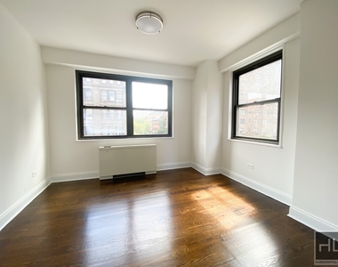 E 16 St - Photo Thumbnail 4