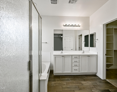 2414 E Hazeltine Way - Photo Thumbnail 15