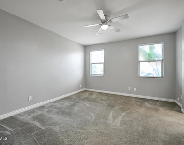 2414 E Hazeltine Way - Photo Thumbnail 13