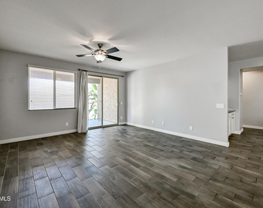 2414 E Hazeltine Way - Photo Thumbnail 3