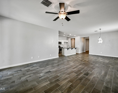 2414 E Hazeltine Way - Photo Thumbnail 4