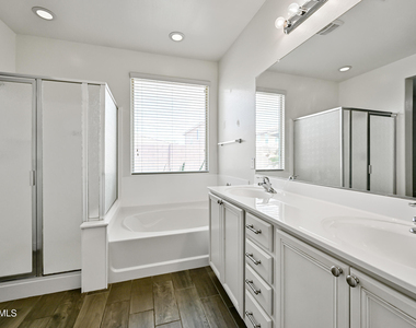 2414 E Hazeltine Way - Photo Thumbnail 16