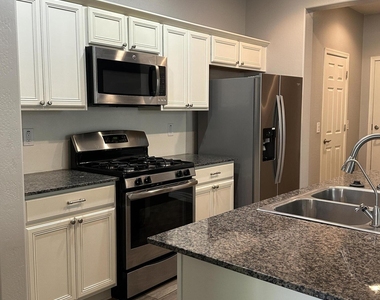 2414 E Hazeltine Way - Photo Thumbnail 5