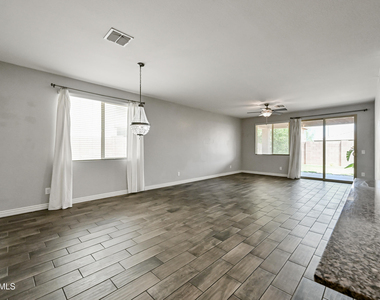 2414 E Hazeltine Way - Photo Thumbnail 2