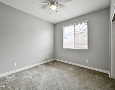 2414 E Hazeltine Way - Photo Thumbnail 18