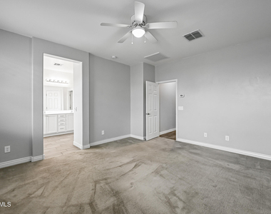 2414 E Hazeltine Way - Photo Thumbnail 14