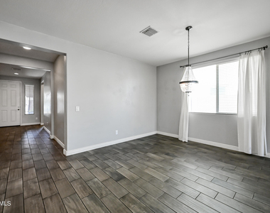 2414 E Hazeltine Way - Photo Thumbnail 11