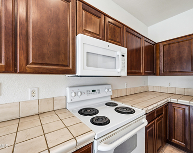 5209 W Shaw Butte Drive - Photo Thumbnail 7